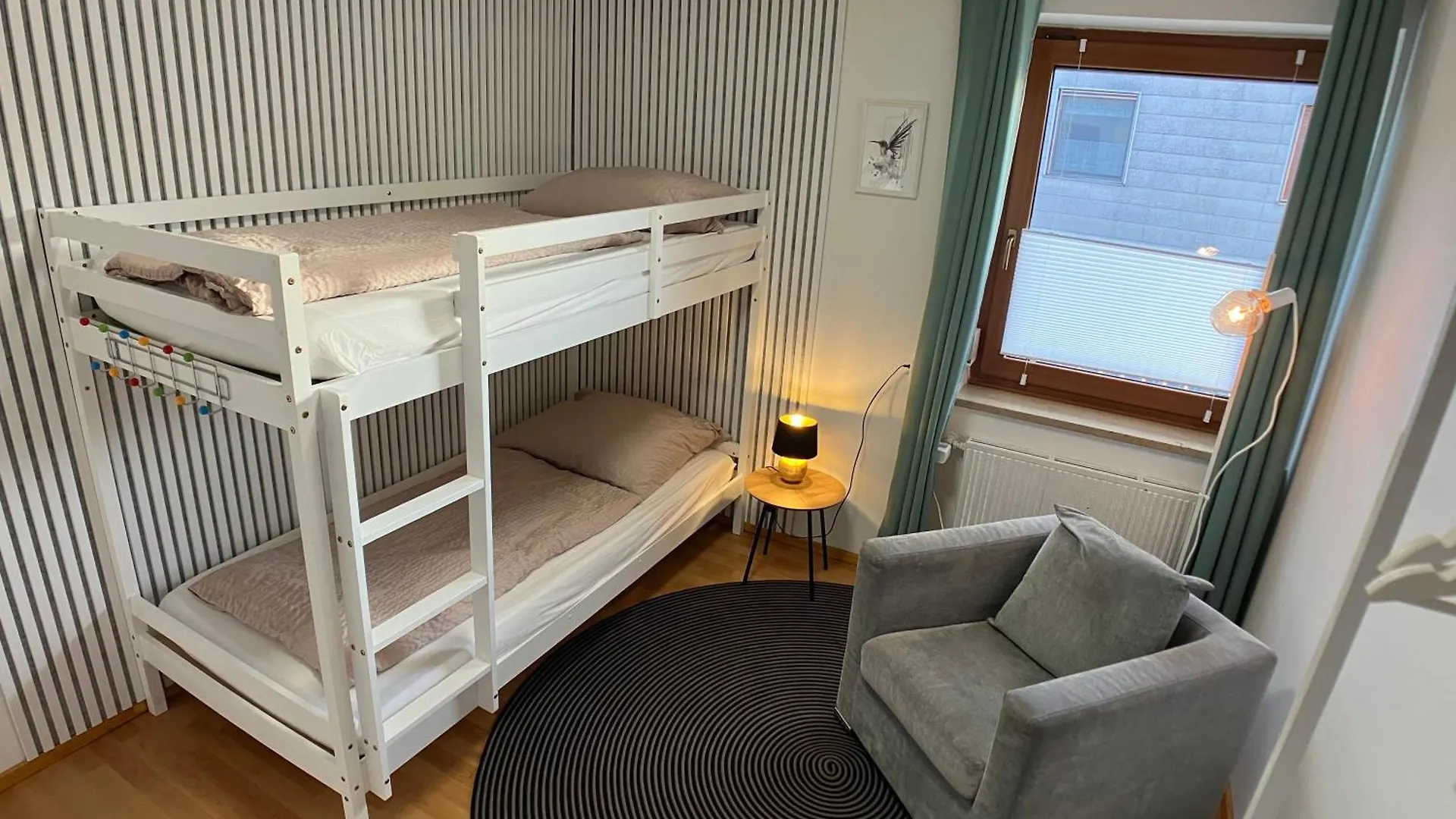 4 Zimmer Wohnung, 6 Bed, Kueche, Washing, Wlan, Garden, Free Parking Tacherting Apartment