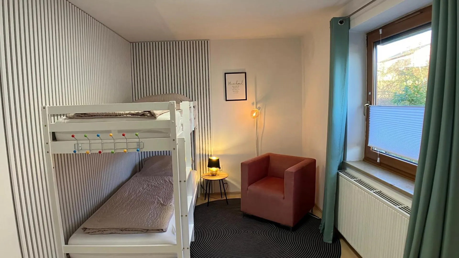 Apartment 4 Zimmer Wohnung, 6 Bed, Kueche, Washing, Wlan, Garden, Free Parking Tacherting