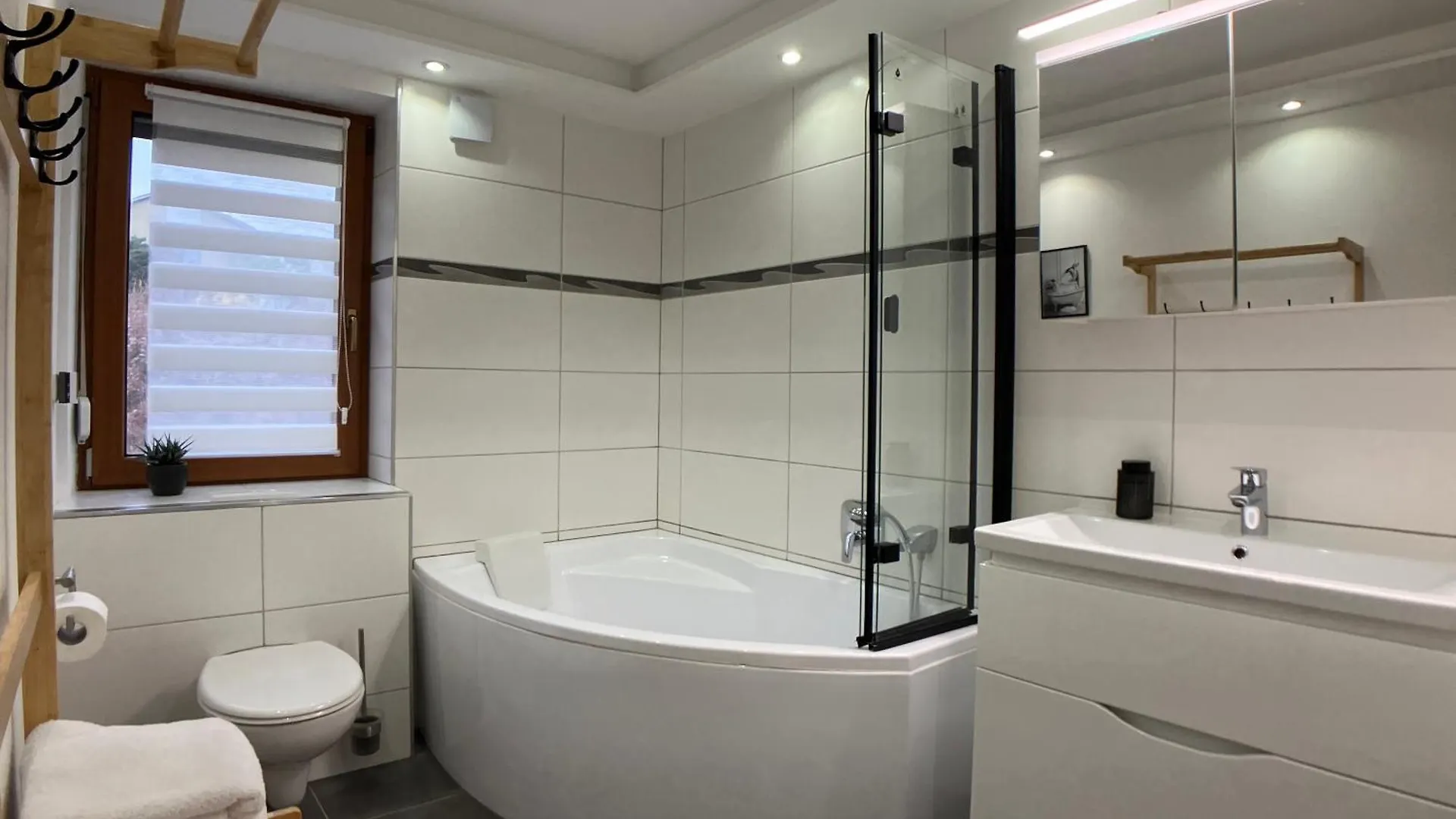 4 Zimmer Wohnung, 6 Bed, Kueche, Washing, Wlan, Garden, Free Parking Tacherting